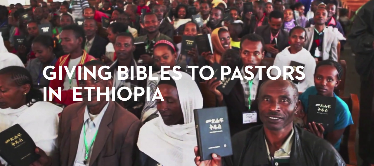 20131202_giving-bibles-to-pastors-in-ethiopia_banner_img